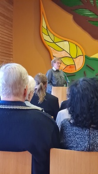 Yhdistyksen puheenjohtaja Merja Nieminen avasi tilaisuuden Yhdistyksen puheenjohtaja Merja Nieminen avasi tilaisuuden