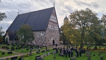 Hollolan kirkkoon tutustuminen ja messu